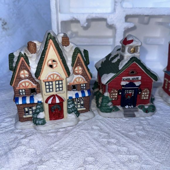 Mervyns 1994 Village Square 5 Piece Miniature House Set Vintage Christmas - Picture 4 of 7